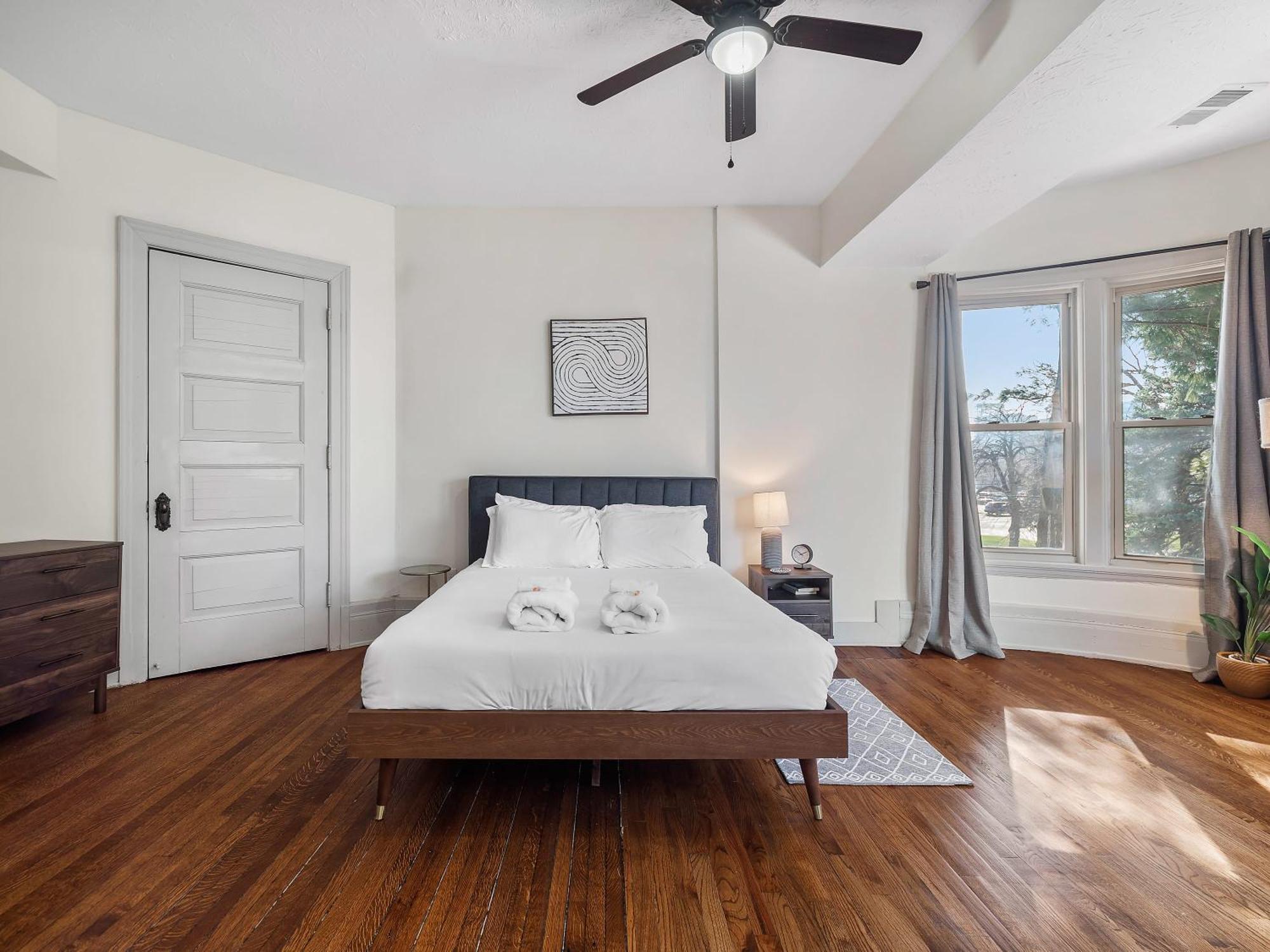 Carriage Manor - Sun Soaked 1Br - Close To Ccf Cleveland Exterior photo