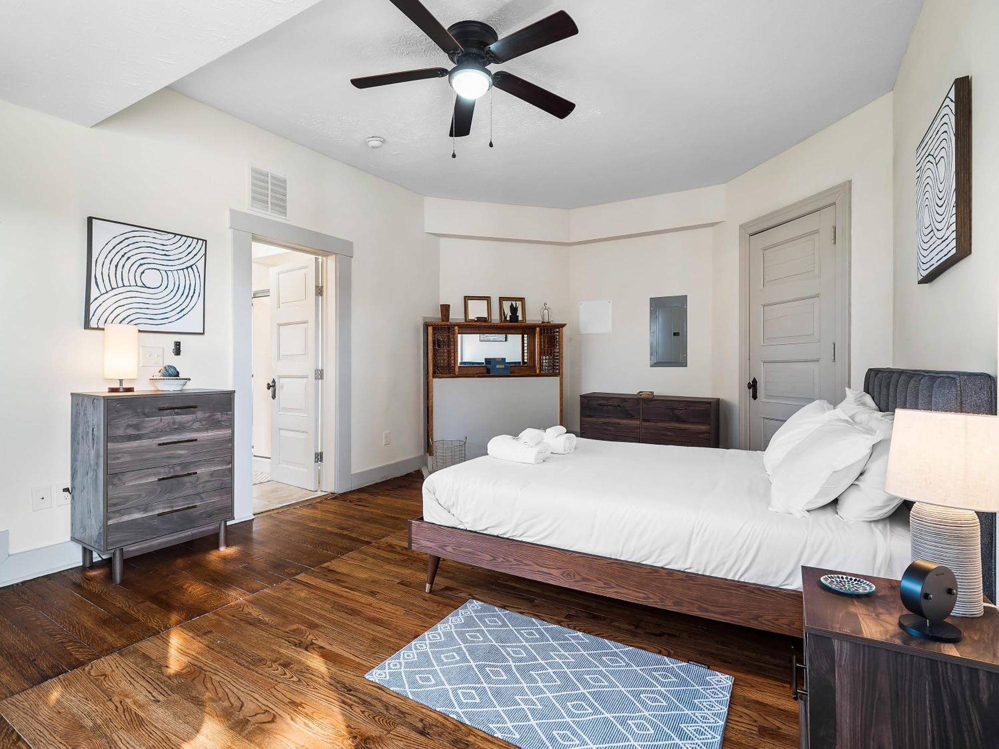 Carriage Manor - Sun Soaked 1Br - Close To Ccf Cleveland Exterior photo
